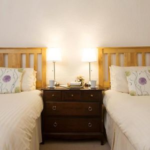 Habitación Estándar con 2 Camas Individuales